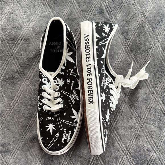 Graphic Black and White Men's Sneakers - Picture 3 of 3